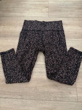 Athleta salutation Patterned Leggings